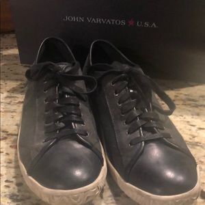 Mineral black & Gray Hattan low top sneaker; clean